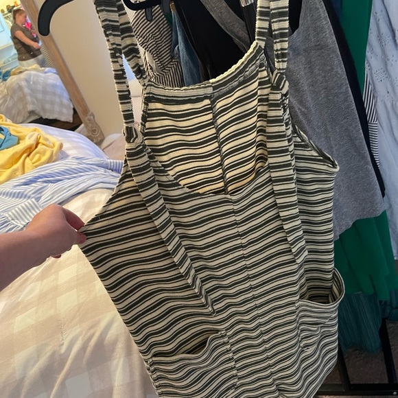 Green and White Striped Sleeveless Top - Picture 4 of 5